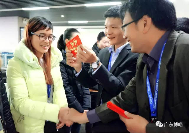 收到禮物的女神們心情就像被全世界寵愛著一般！